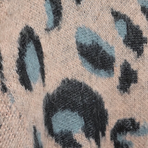 Mustard Seed Women's medium Fuzzy Knit Leopard Pullover Sweater Pink Rose - Picture 2 of 5